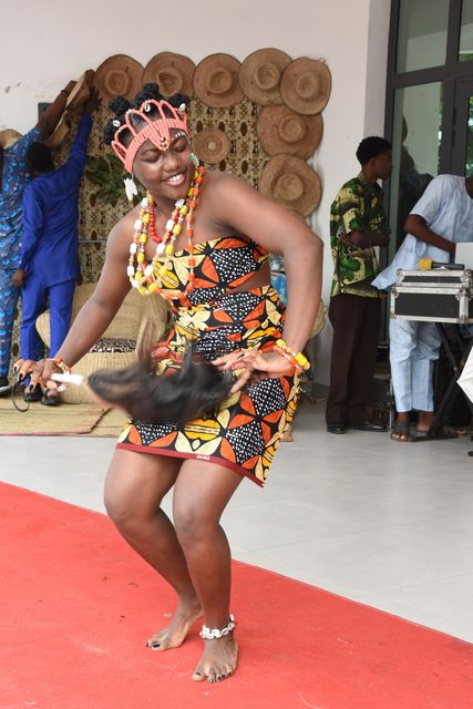 Danseuse en costume traditionnel
